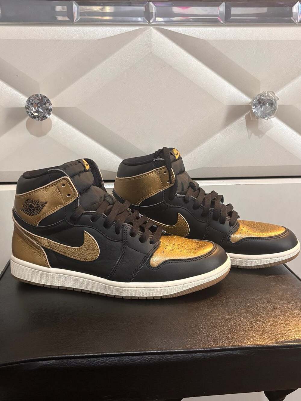 Nike Air Jordan 1 Retro High OG Black Metallic Gold 10 - Picture 4 of 5